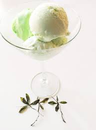 Ein Ausflug Ins Grune Waldmeister Eis Kuchenkranzchen In 2020 Waldmeister Veganes Eiscreme Waldmeistereis