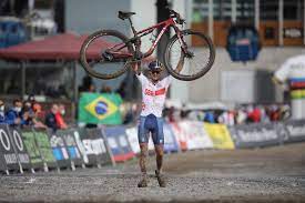 A seulement 21 ans, tom pidcock a déjà gravi les échelons du cyclisme pour devenir un véritable phénomène du sport. Vtt Mondiaux Tom Pidcock En Demonstration Chez Les Espoirs