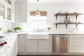 Gray countertops with white cabinets give both a modern and smooth touch to room. 17 Beautiful Quartz Kitchen Countertops