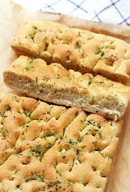 Luftige Focaccia Mit Thymian Taste Of Travel Rezept Lebensmittel Essen Rezepte Focaccia