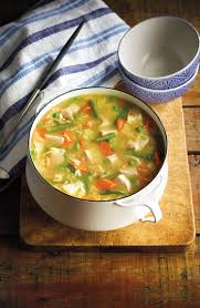 Envie D Une Bonne Soupe Chaude Preparez Vous En Seulement 20 Minutes Ce Savoureux Bouillon A Base De Riz Vermicelles Et M Turkey Soup Turkey Soup Recipe Food