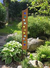 Skulpturen Gartenskulptur Aus Holz Und Glas Ein Designerstuck Von Eichenstelen Bei Dawanda Outdoorwood Glass Garden Garden Sculpture Yard Sculptures