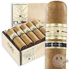 Nub Connecticut Studio Tobac By Oliva An Absolutely Delicious Light Cigar Really Buttery And Smooth And Milky Wonderful Sigaren Sigaret Roken