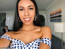 Tara Sargent's Instagram, Twitter & Facebook