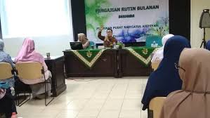 Emaknya terlantar di hospital universiti dan syahir mendapat tentangan abang long dan kak ngahnya untuk membenarkannya ke. Justeru