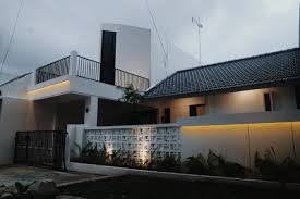 Bagi anda yang ingin renovasi rumah milik sendiri tentu akan memiliki permasalahan yang berbeda dengan orang yang renovasi rumah lama yang baru dibeli. Ogie Hartantyo On Twitter Transformasi Rumah Tua Yang Sempat Lama Tidak Ditinggali Menjadi Rumah Minimalis A Thread