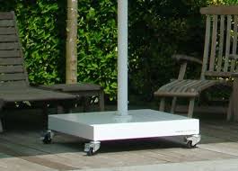 They can come in different materials, from the two basic factors to take into account in choosing your parasol base are stability, to avoid the uplifting or the capsizing of the structure, and. Sywawa Tile Parasol Base Contemporary Garden Parasols