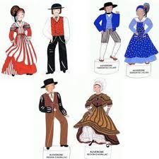 Suggest as a translation of tenue traditionnelle copy Tour De France Des Costumes Traditionnels Costume Traditionnel Costume Costume Folklorique