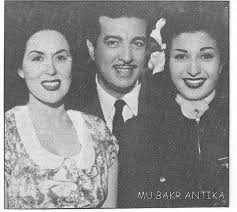 Anwar Wagdi Between Laila Murad And Naeema Akef Egyptian Movies Egyptian Actress Arab Celebrities