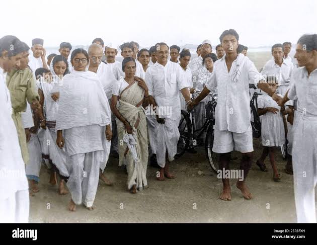 Mahatma Gandhi with associates on Juhu Beach, Bombay, Mumbai, Maharashtra, India, Asia, May 1944 Stock Photo - Alamy