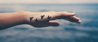 Wann darf man wieder duschen? Tattoo Pflege Diese Tipps Unterstutzen Die Heilung