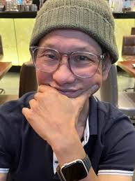 Reagan Aldric "Pabida" Vallejo... Mabilis ko ko iyong hinagilap sa videos  ko. S'yempre, iyong topless ako habang nag eelectric guitar, nakatayo sa  loob ng kuwarto ko at piniplay iyong isa sa kanta