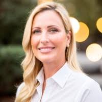 Melanie Landers's Instagram, Twitter & Facebook