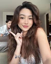 Từng thỏa thuận "nhận một miếng đất phải sinh cho chồng một đứa con”, phú  bà Diệp Lê tá hoả khi chồng trẻ đòi sinh tận 11 bé