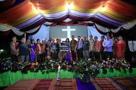 Kata sambutan adalah suatu kalimat atau kata kata yang disampaikan oleh seseorang sebagai ungkapan rasa syukur dan terimakasih atas kehadiran dan keterlibatan berbagai pihak dalam acara yang sedang contoh kata sambutan panitia. Perayaan Hut Ke 60 Gbkp Kemenangan Tani Medan Meriah