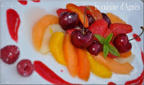 Salade De Fruits Poches Au Coulis De Framboises Recette Ptitchef Recette Salade De Fruits Coulis Framboise Alimentation