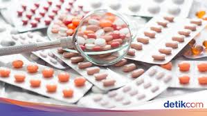Ranitidine adalah obat yang digunakan untuk mengobati gejala penyakit tukak lambung dan tukak usus yang berfungsi mengurangi berbagai gejala yang akan muncul akibat kadar asam lambung yang terlalu tinggi. Sudah Aman Ini Daftar Obat Asam Lambung Ranitidin Yang Boleh Dipakai Lagi