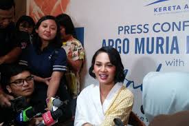 Suatu malam mereka mabuk, kecuali diska (thalita latief). Andien Promosikan Lawang Sewu Semarang Lewat Jazz Antara News