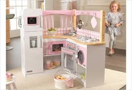 Cuisine D 39 Angle En Bois Jouet Cuisine Kidkraft Rose Et Blanche Batterie De Cuisine Cuisine Enfant Cuisiner Ensemble