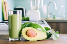 O abacate contém proteínas, ferro e minerais, a sua polpa é rica em vitaminas a, b 1, b 2, e, c, açúcar, fitoesterol. Suco Detox De Abacate E Maracuja Para Ajudar A Combater A Ansiedade Dicas De Saude