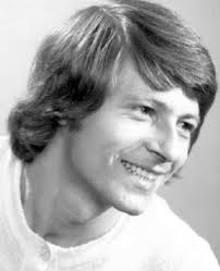 Constantin Cojocaru : "Mă cheamă Constantin. Sora-mea mai mare le-a zis  tuturor că mă cheamă Valerică şi în familie aşa mi-a rămas numele. La  şcoala primară mi s-a zis Chipăruş (roşeam ca