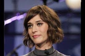 Lizzy caplan looked radiant at the world premiere of ghostbusters on july 9th, 2016. Image Result For Lizzy Caplan Hair Messy Short Hair Feminine Short Hair Messy Hairstyles