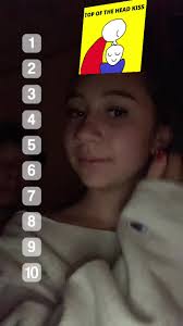 POV: Intentando besos esquimales con un cortejo mortífero