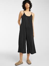 Craquez pour une combinaison longue ou un combishort noir, blanc ou de couleur tendance. La Combinaison Jersey Fluide Twik Combinaisons Pour Femme Simons