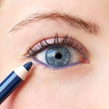 Here is how to apply eyeliner on downturned eyes to make them look even more sultry. A Cheater S Guide To Applying Eyeliner Into The Gloss