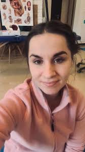 Nietrzymanie moczu nie zawsze zaczyna się od razu po porodzie. Często przez  lata jest cicho. A potem nagle coś się zmienia: 🔹 kropla po śmiechu 🔹  kropla po kaszlu 🔹 napięcie w