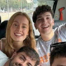 venga ahora que suban la clase con la dani, el dia que cantaron sabado  noche en la clase de la dani sin camaras y cuando estaban animando a guillo  coño