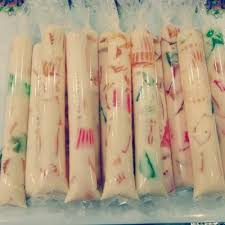 Masukkan sumi berlainan warna yang telah dibelah tadi ke dalam plastik aiskrim serta masukkan 3. Resepi Aiskrim Sumi Sedap Giler