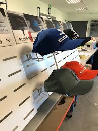 Presentoirs X Light Compact Pour Casquettes Puma Cobra Golf Event Display Dressing Chambre Casquette Puma Presentoir