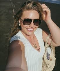 Julie Chilson's Instagram, Twitter & Facebook