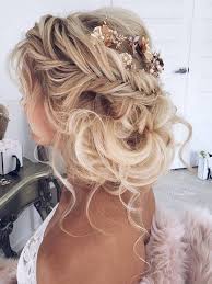 Variety of messy wedding updo hairstyle ideas and hairstyle options. 41 Trendy And Chic Messy Wedding Hairstyles Weddingomania