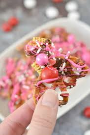 Valentine's day is the perfect time to show how much you love. Sweet And Crunchy Valentine Bark Dessert