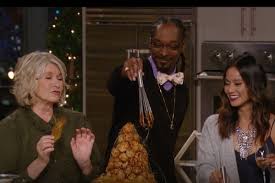 It's haunted with over 200 mixed black and metallic balloons, and a mysterious cold front of fog underfoot. Martha Snoop S Potluck Dinner Party Is The Show We Deserve Eater