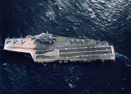 J aime beaucoup les photos avec le ciel en arriére plan,on s y croirait. Charles De Gaulle R 91