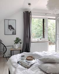 Sanfte Traume Sind In Diesem Schlafzimmer Im Monochrom Look Vorprogrammiert Die Pendelleuchte Eos Im Federkleid Wohungsdekoration Zimmer Einrichten Haus Deko