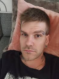 Hej mitt namn är Joakim Holm jag är 35år bor i linköping har 3 barn på 11år  4år och 2år. Jag söker jobb som Personligassistent har stor erfarenhet av  ALS, MS, Diabetes,