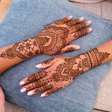 𝙎𝙖𝙛 𝙨 𝙃𝙚𝙣𝙣𝙖 𝙇𝙚𝙞𝙘𝙚𝙨𝙩𝙚𝙧 𝙐𝙆 V Instagram Throwback Was Using Hennabytabassum Cones For Tribal Henna Designs Modern Henna Henna