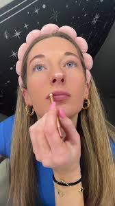 Alyssa Lahr's Instagram, Twitter & Facebook