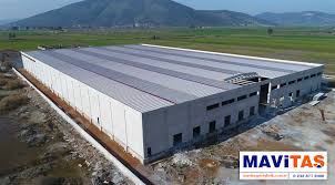 Betonarme olarak ifade edilen binaları kurulumu ile çelik konstrüksiyon binaların kurulumu birbirinden farklıdır. Prefabrik Depo