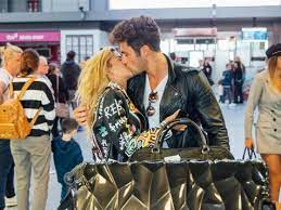 Nun gehen sie erstmal wieder getrennte wege. Vom Heissen Flirt Zur Love Story Wann Wo Vol At