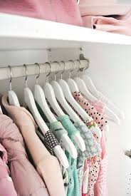 Kleiderschrank in prospekten von geschäften aus ihrer umgebung auf kaufda.de. Kleiderschrank Aufraumen Mit Der Konmari Magic Cleaning Methode Von Marie Kondo Rosanisiert