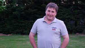 L amour est dans le pr? L Amour Est Dans Le Pre Le Candidat Vendeen Raconte Son Aventure La Roche Sur Yon Maville Com