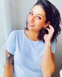 Sarah Decosta's Instagram, Twitter & Facebook