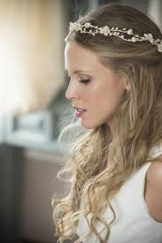 Chignon haut flou coiffure de soirée chignon soirée coiffure chignon. Coiffure Ceremonie Cheveux Longs Mi Longs