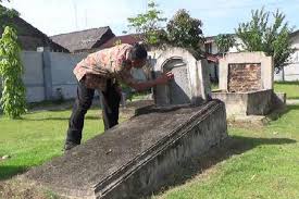 Ajb dibuat di hadapan pejabat pembuat akta tanah (ppat) atau camat untuk daerah tertentu yang masih jarang terdapat ppat. Cerita Di Balik 10 Makam Wanita Jepang Di Kompleks Pemakaman Belanda Halaman All Kompas Com