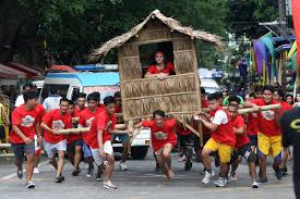 Bahay kubo is a traditional house of the filipino people which can be carried to a new place. The Philippine Star On Twitter Bayanihan Festival Residents Rush While Carrying A Small Nipa Hut As They Participate In The Buhat Kubo Race During The Annual Bayanihan Festival At Barangay Ugong In